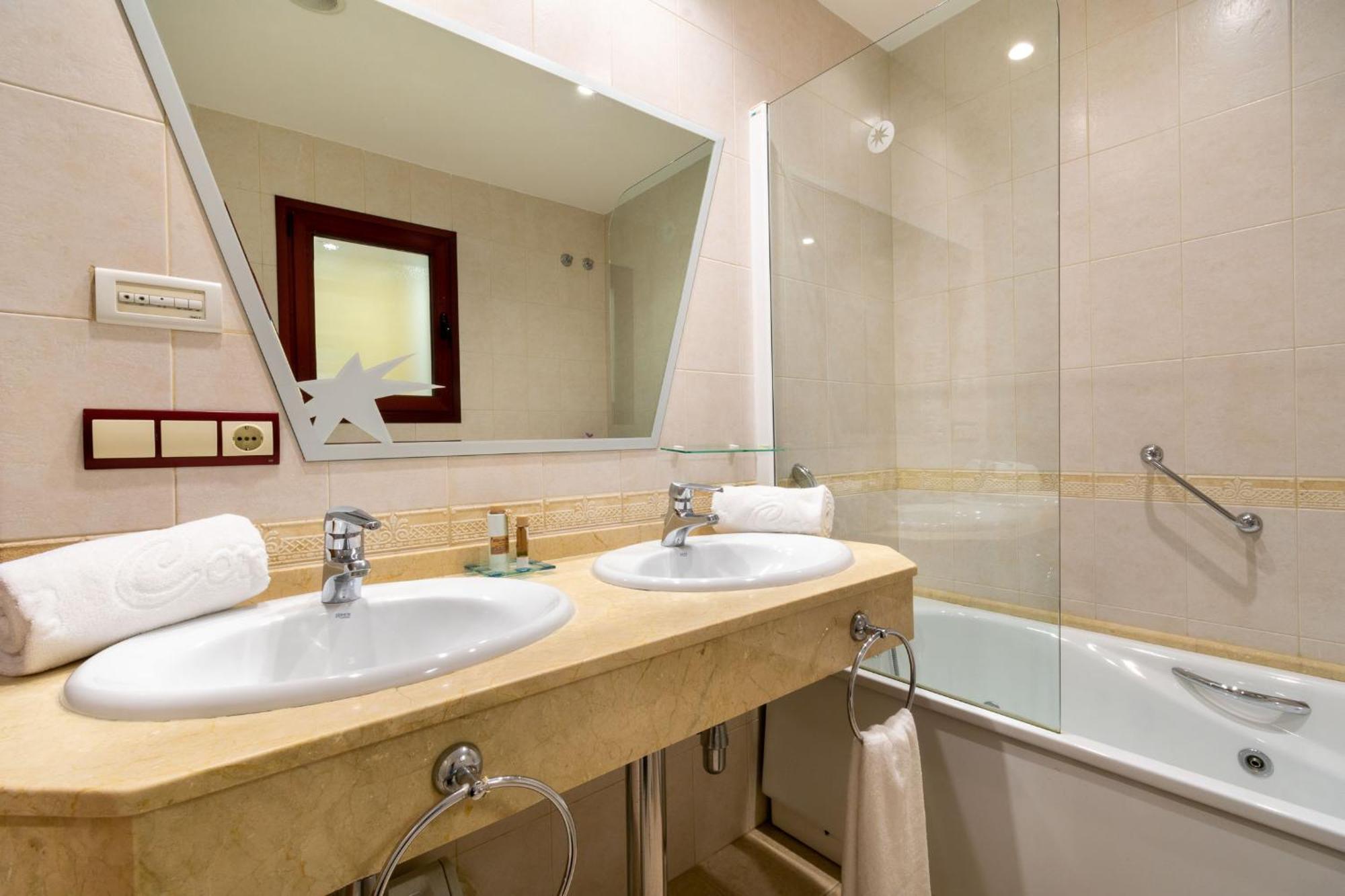 אלביר Apartamentos Albir Confort 2 Dormitorios מראה חיצוני תמונה